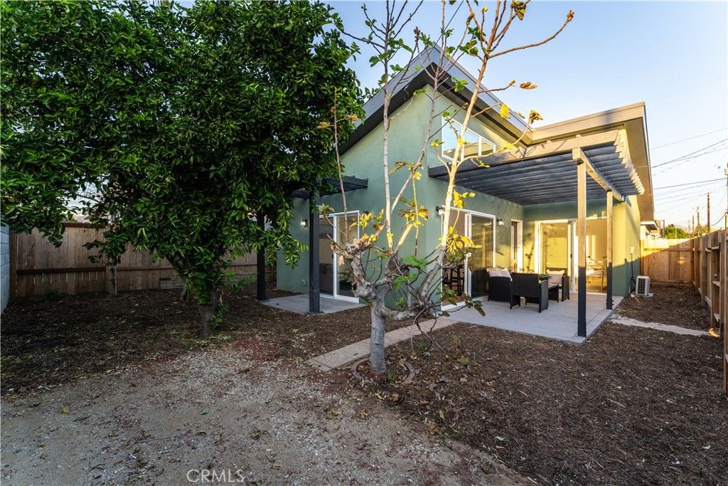 Image 27 of property listing at 16124 San Fernando Mission Blvd, Granada Hills, CA 91344