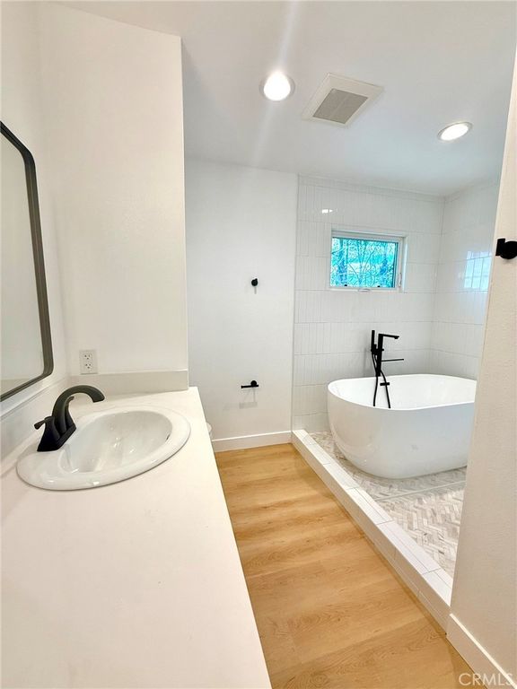 Image 36 of property listing at 16124 San Fernando Mission Blvd, Granada Hills, CA 91344