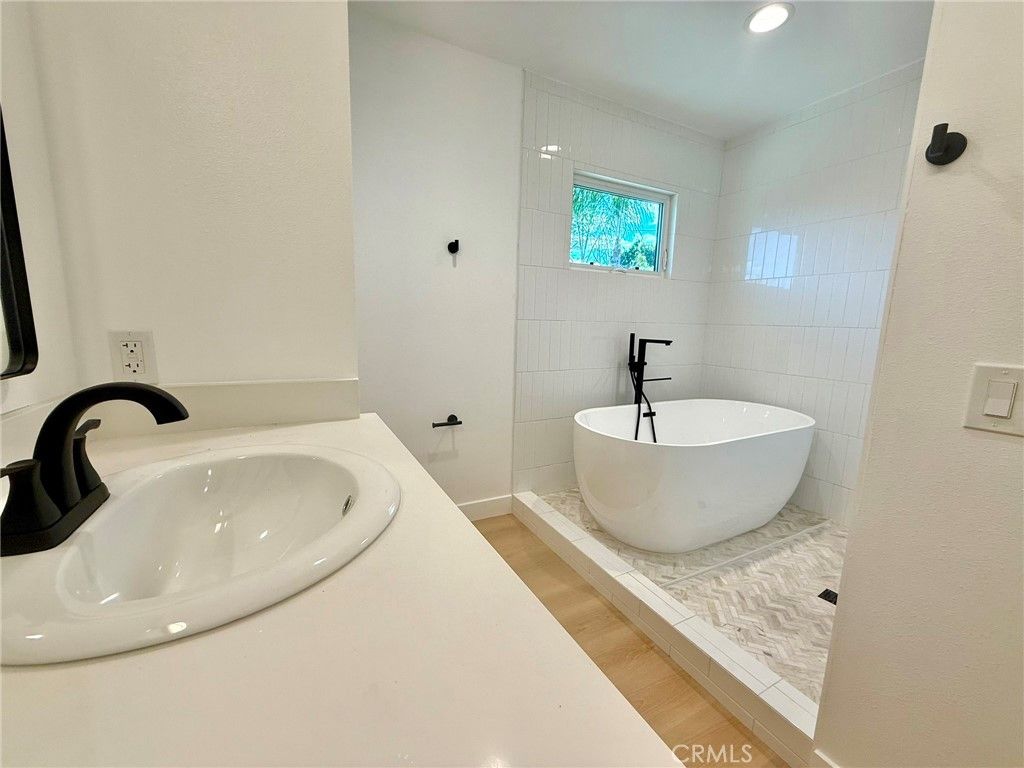 Image 46 of property listing at 16124 San Fernando Mission Blvd, Granada Hills, CA 91344