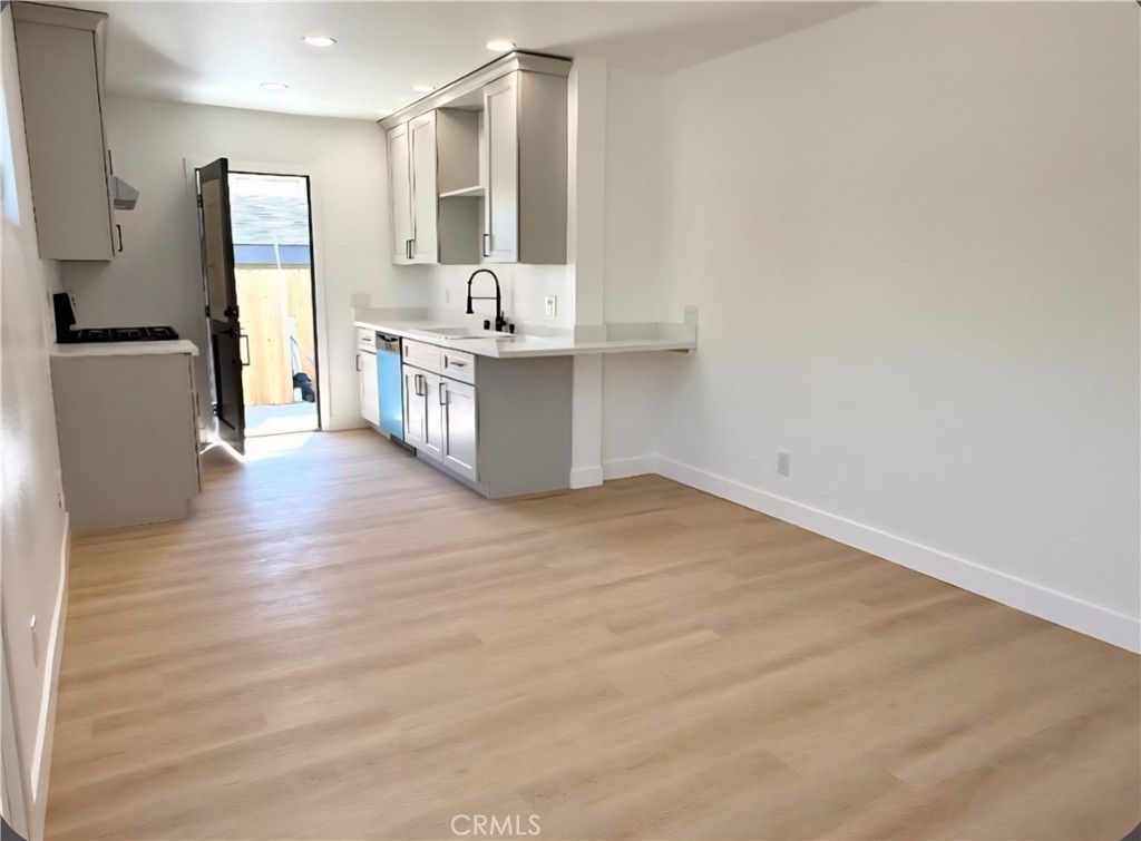 Image 59 of property listing at 16124 San Fernando Mission Blvd, Granada Hills, CA 91344