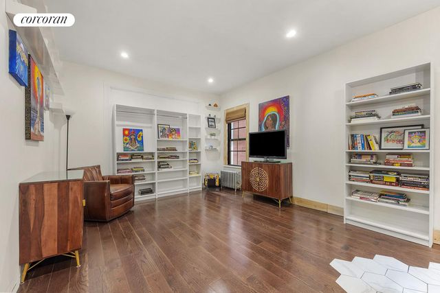 202 E 34TH Street, New York City, NY 11203