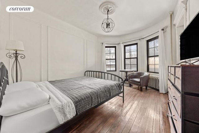 202 E 34TH Street, New York City, NY 11203