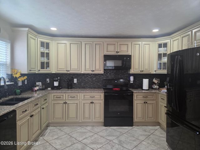 7106 Astin Ct, Louisville, KY 40219