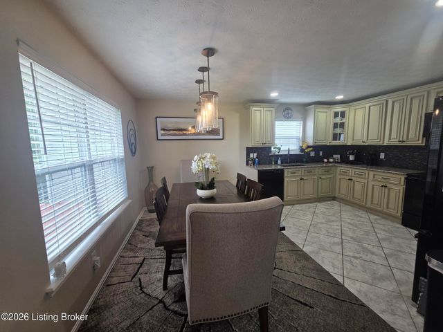 7106 Astin Ct, Louisville, KY 40219