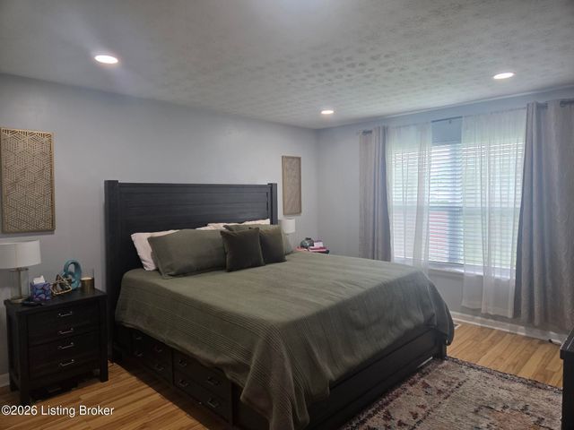 7106 Astin Ct, Louisville, KY 40219