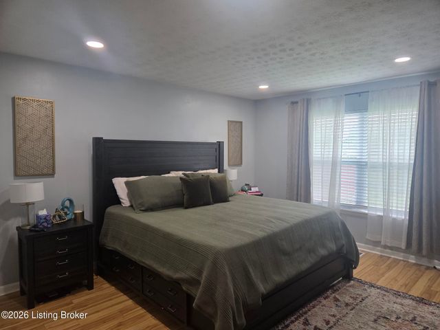 7106 Astin Ct, Louisville, KY 40219