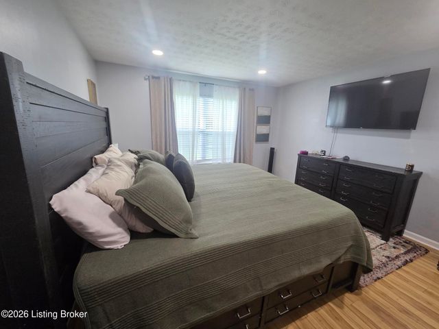 7106 Astin Ct, Louisville, KY 40219