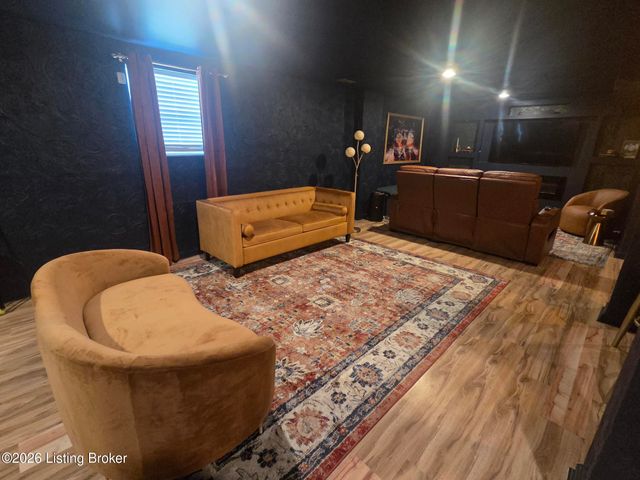 7106 Astin Ct, Louisville, KY 40219