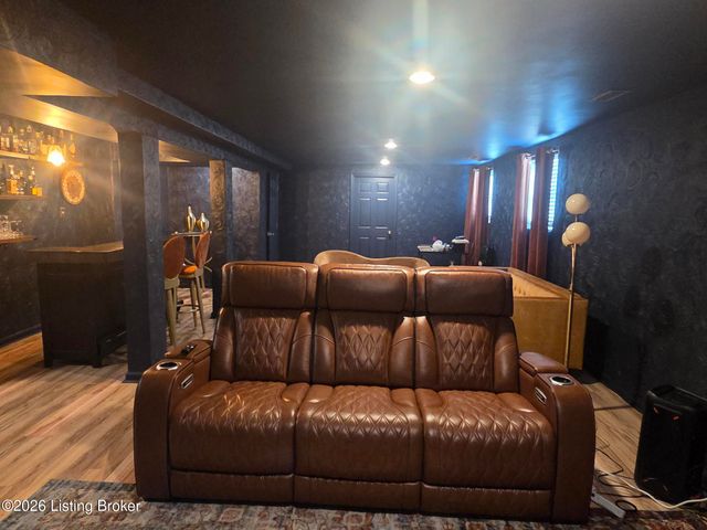 7106 Astin Ct, Louisville, KY 40219