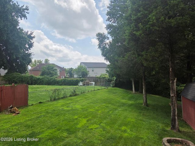 7106 Astin Ct, Louisville, KY 40219