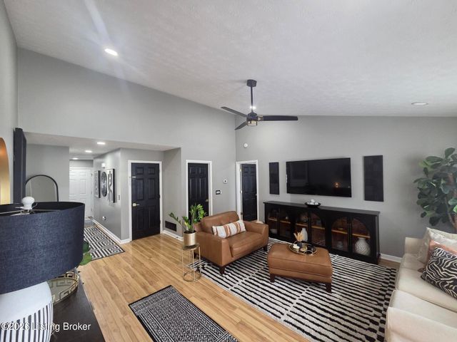 7106 Astin Ct, Louisville, KY 40219