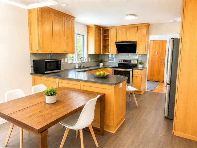 5 Philip Rd, Lexington, MA 02421