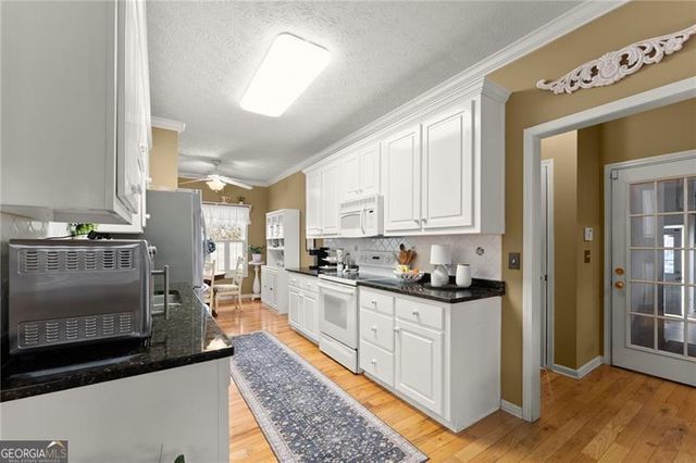 30 S Windsor Drive, Dawsonville, GA 30534