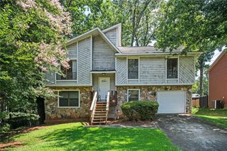 1069 Glasgow NW Drive, Lilburn, GA 30047