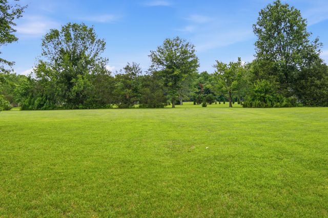 7301 W Cook Rd, Springfield, TN 37172