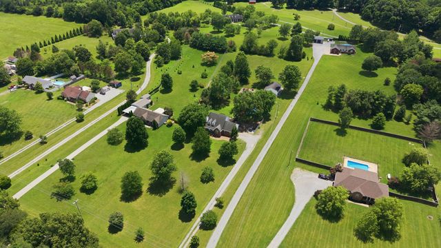 7301 W Cook Rd, Springfield, TN 37172