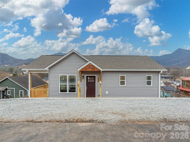 180 Carsen Loop, Waynesville, NC 28785
