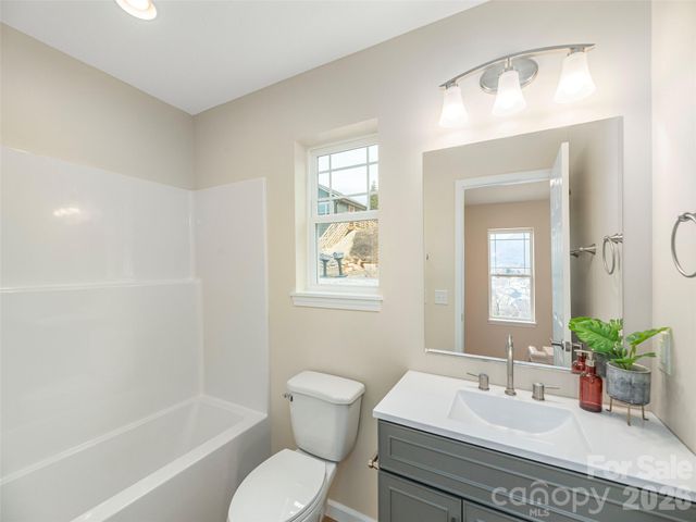 180 Carsen Loop, Waynesville, NC 28785