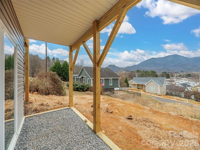 180 Carsen Loop, Waynesville, NC 28785