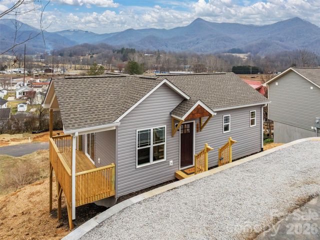 180 Carsen Loop, Waynesville, NC 28785