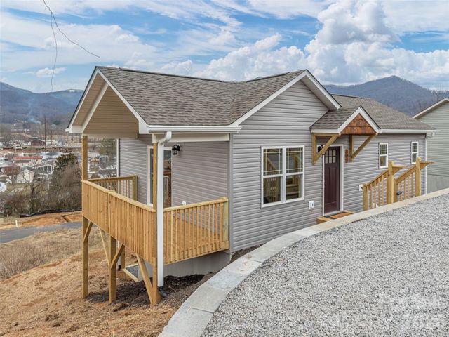 180 Carsen Loop, Waynesville, NC 28785