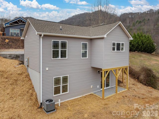 180 Carsen Loop, Waynesville, NC 28785