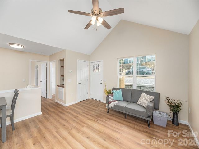 180 Carsen Loop, Waynesville, NC 28785