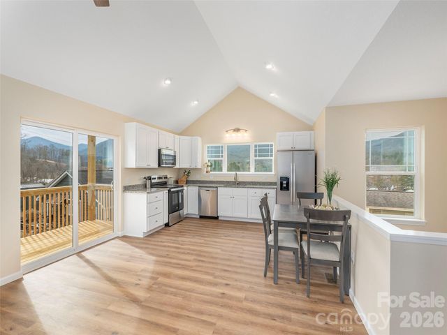 180 Carsen Loop, Waynesville, NC 28785