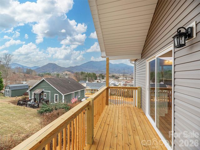 180 Carsen Loop, Waynesville, NC 28785