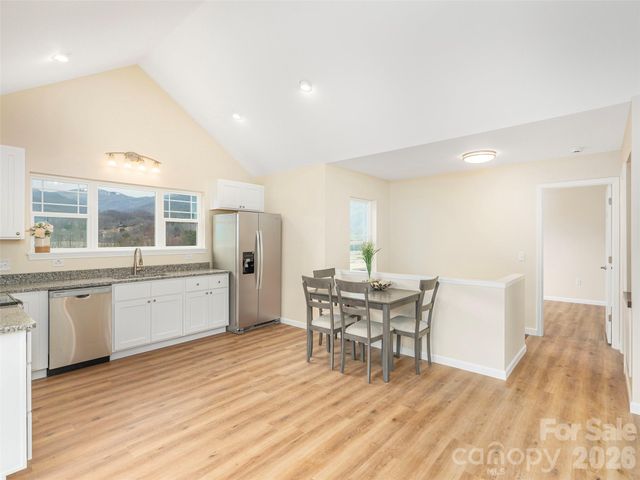 180 Carsen Loop, Waynesville, NC 28785