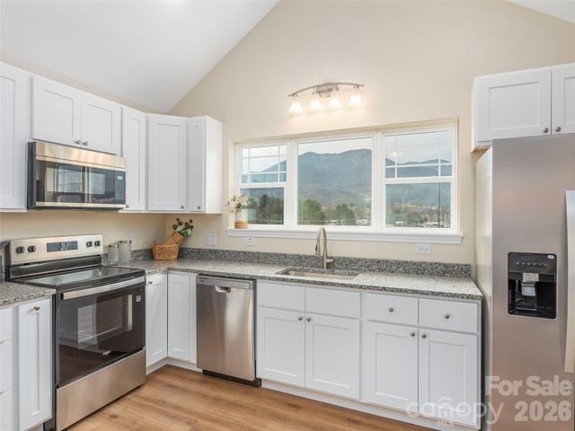 180 Carsen Loop, Waynesville, NC 28785