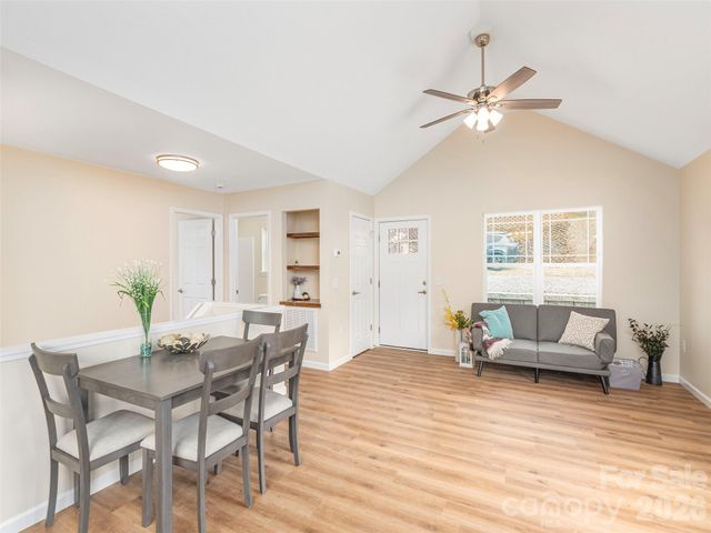 180 Carsen Loop, Waynesville, NC 28785