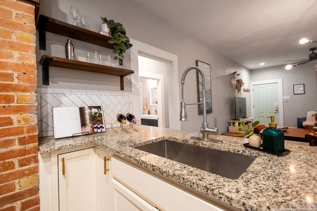 315 Sandmeyer, San Antonio, TX 78208