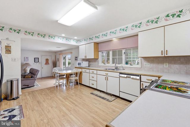 1 MOSS VIEW LN, Hammonton, NJ 08037
