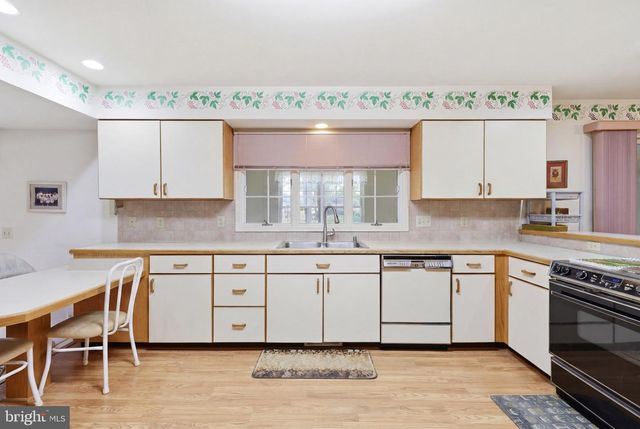 1 MOSS VIEW LN, Hammonton, NJ 08037