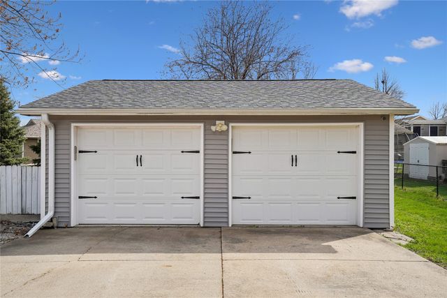 1106 7th Street NW, Altoona, IA 50009