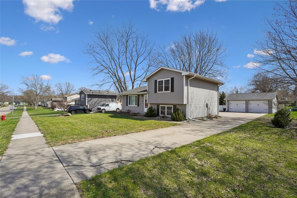 1106 7th Street NW, Altoona, IA 50009