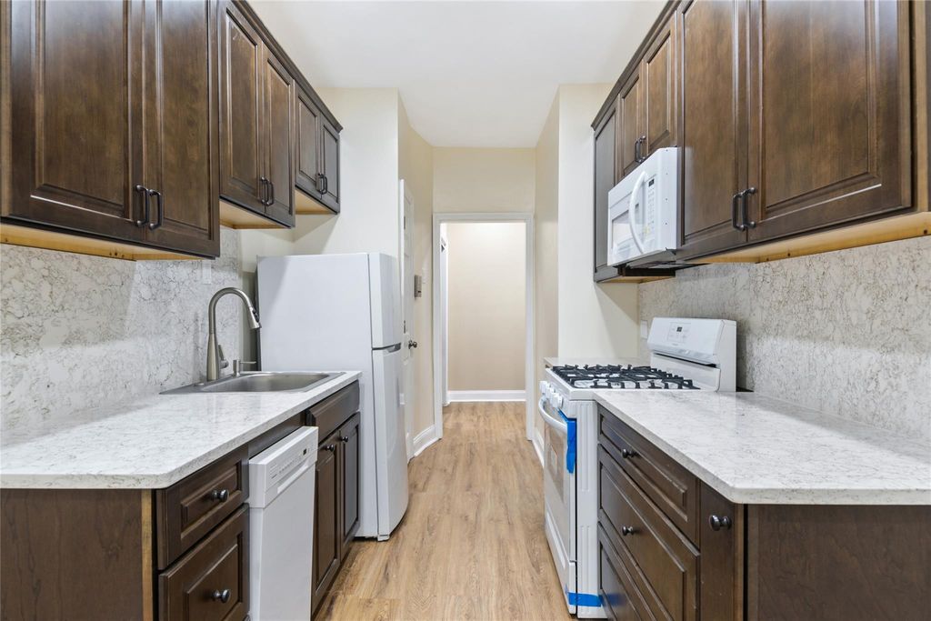 2922 Barnes Avenue 1H, Bronx, NY 10467