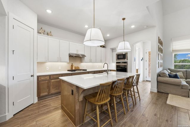 1583 SEEKAT DR, New Braunfels, TX 78132