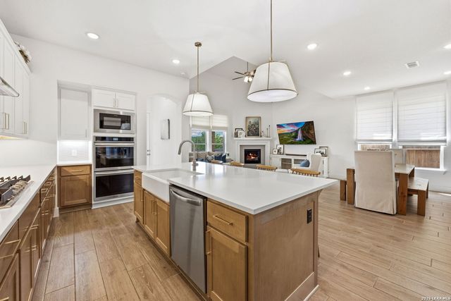 1583 SEEKAT DR, New Braunfels, TX 78132