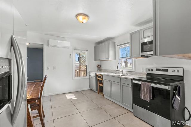 4904 2nd Street, Alton, IL 62002