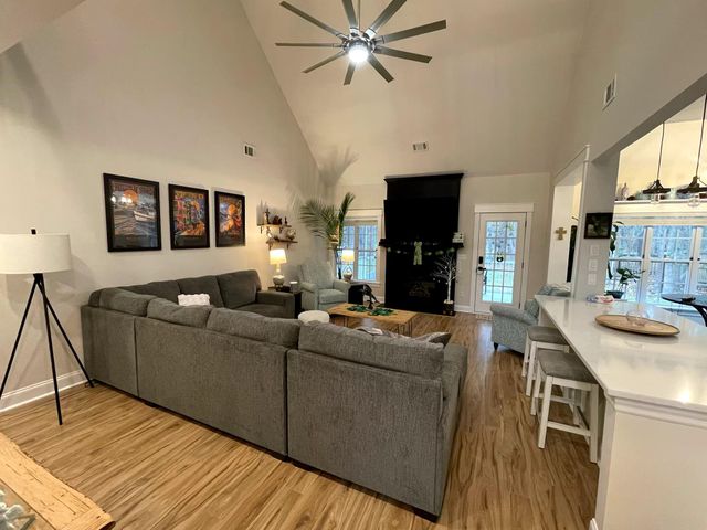 8534 Sentry Circle, North Charleston, SC 29420