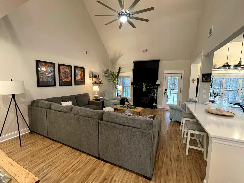 Image 11 of property listing at 8534 Sentry Circle, North Charleston, SC 29420