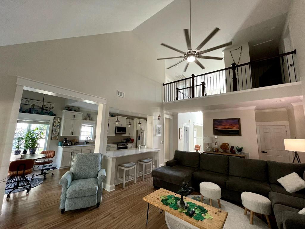 Image 6 of property listing at 8534 Sentry Circle, North Charleston, SC 29420