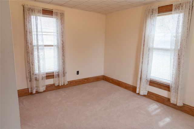 320 3rd Street, Reasnor, IA 50232