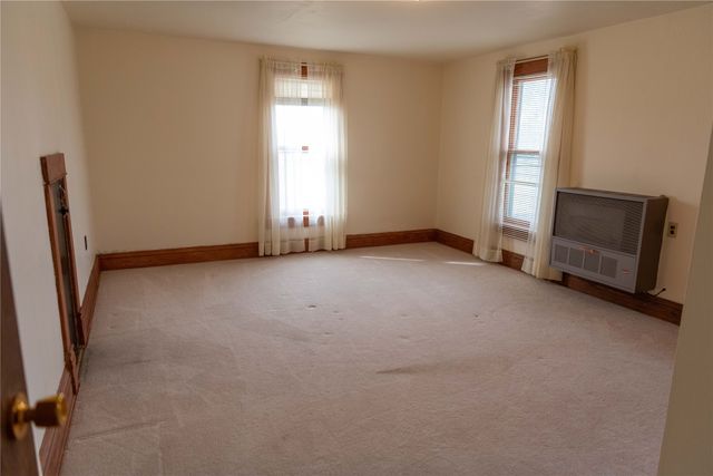 320 3rd Street, Reasnor, IA 50232