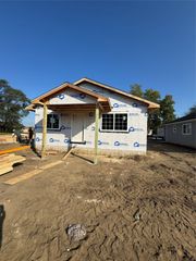 2552 Onawa Street, Des Moines, IA 50317