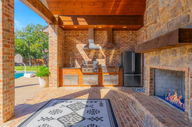 594 Turner Warnell Road, Mansfield, TX 76063