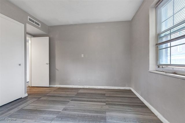 15825 Van Aken Boulevard 105W, Shaker Heights, OH 44120