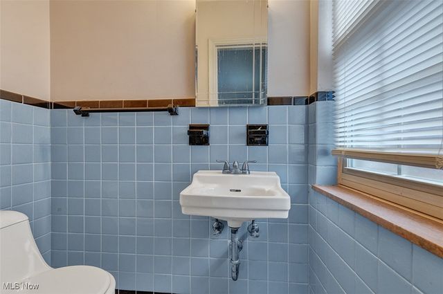 15825 Van Aken Boulevard 105W, Shaker Heights, OH 44120